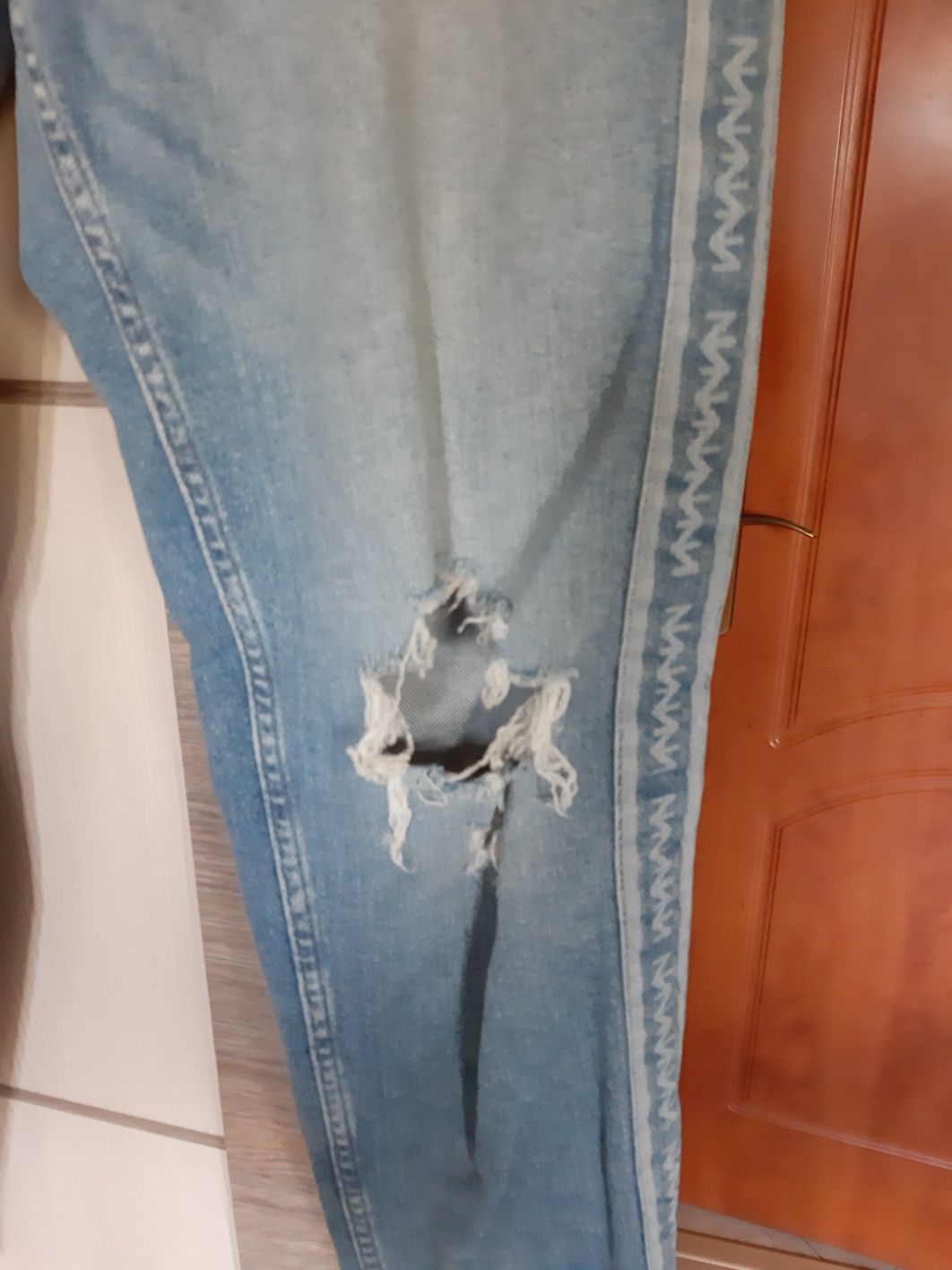 Spodnie Zara Man jeans 46 XL slim męskie błękit lampasy dziury kolekcj