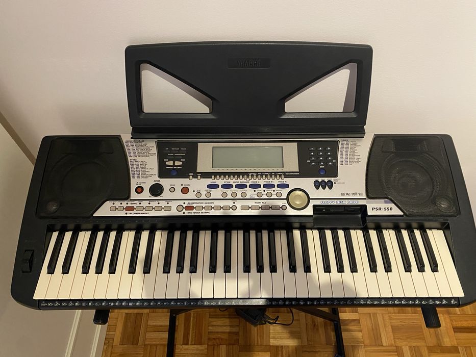 Teclado YAMAHA PSR-550