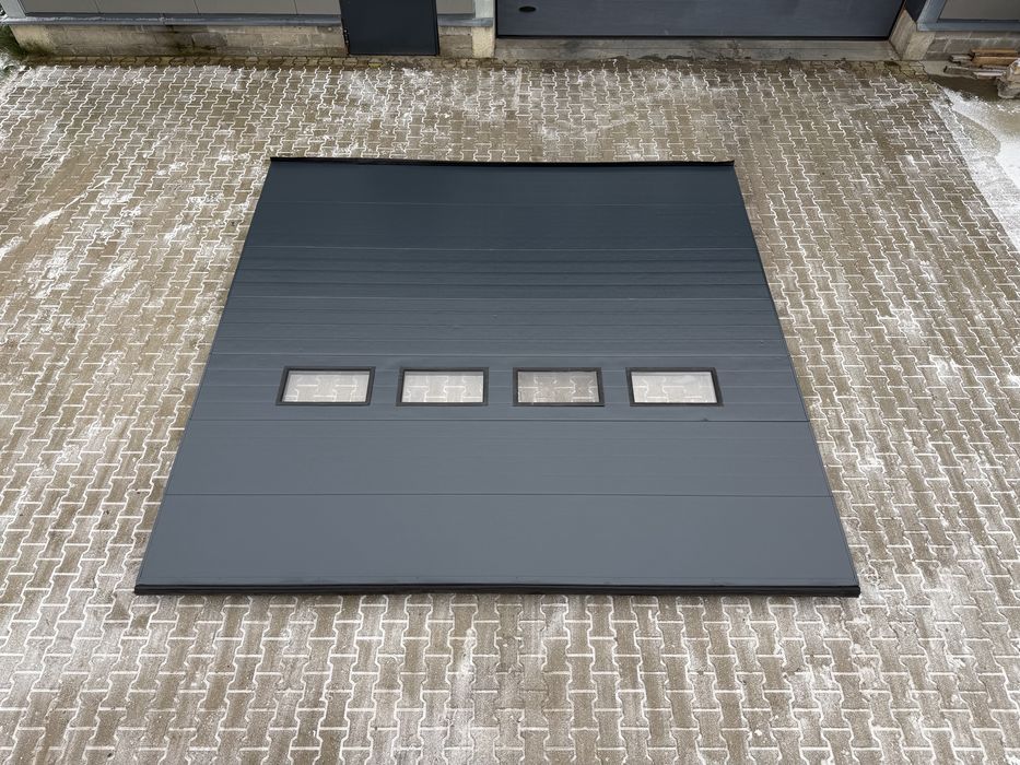 Brama 440 x 420 panelowa segmentowa garażowa przemysłowa rolowana