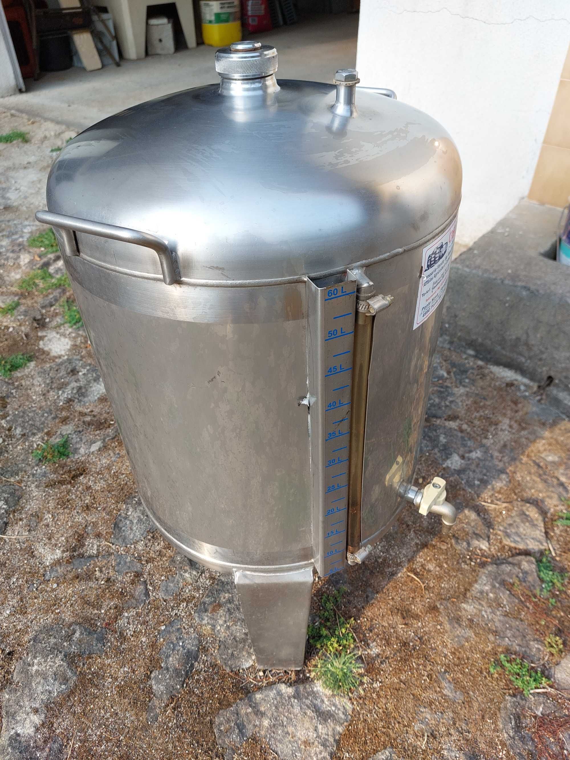 Cuba em inox com capacidade de 60 litros