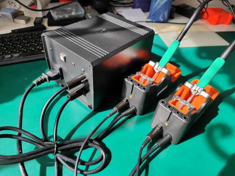 Двухканальна паяльна станція  на картриджах JBC з підставками