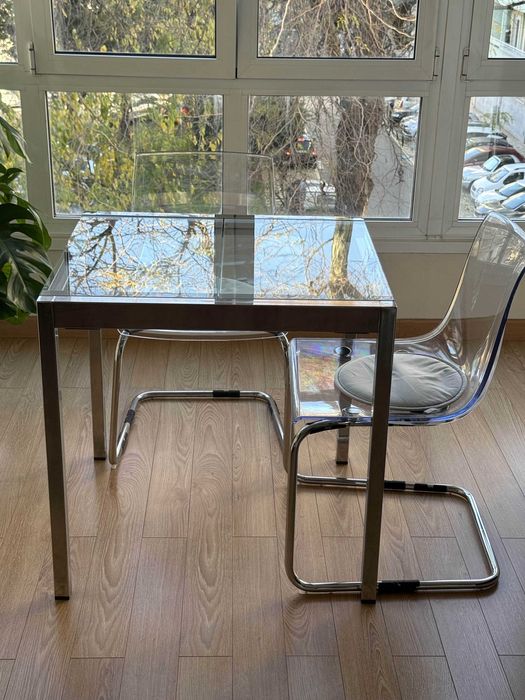 Mesa de Vidro IKEA + 2 Cadeiras Acrílicas