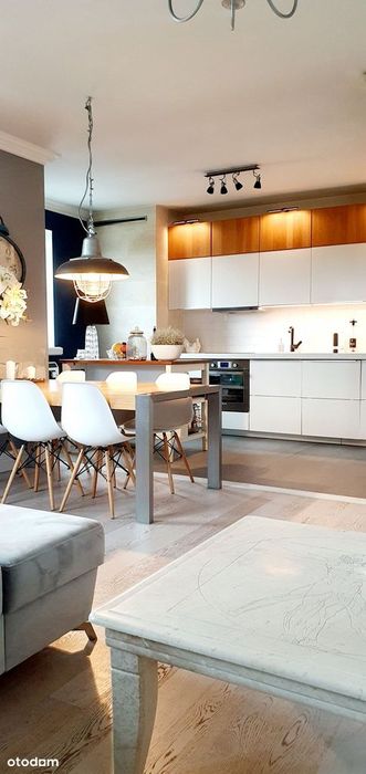 Nowoczesny apartament z balkonem w centrum miasta