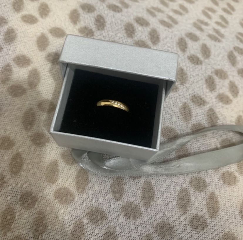 Anel de latao dourado