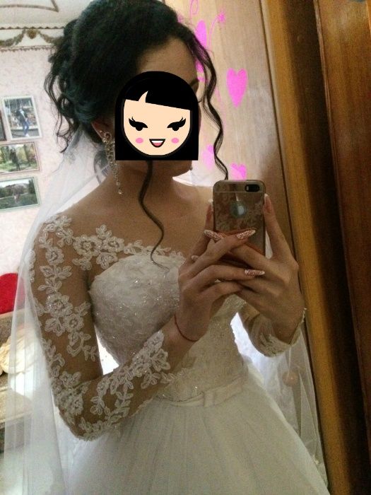 Шикарное свадебное платье с шлейфом