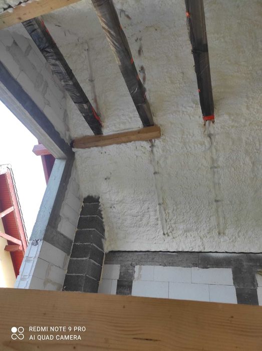 Piana Pur Ocieplenia poddaszy pianą poliuretanową Izolacje natryskowe.