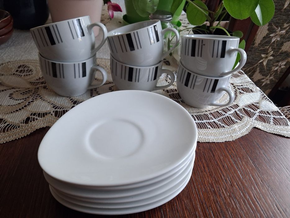 Filiżanki plus owalne talerzyki porcelana
