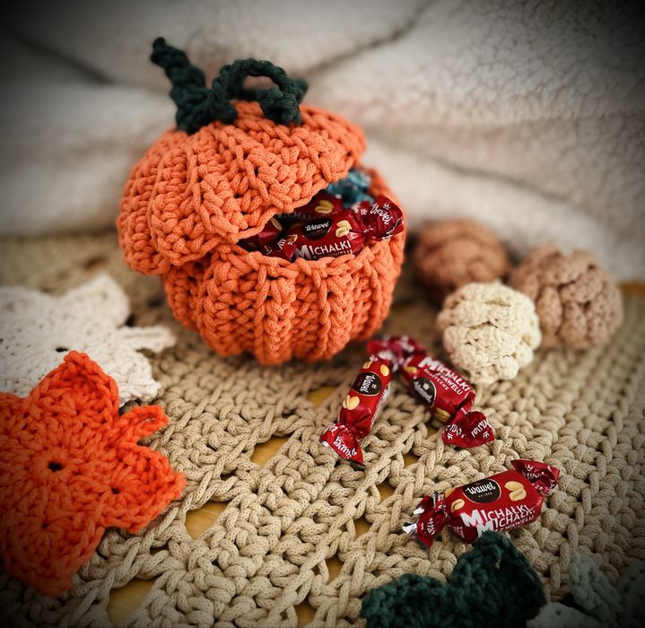 Koszyk dekoracyjny - szydełkowa dynia- jesień halloween