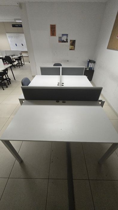 Secretarias em formato de ilha