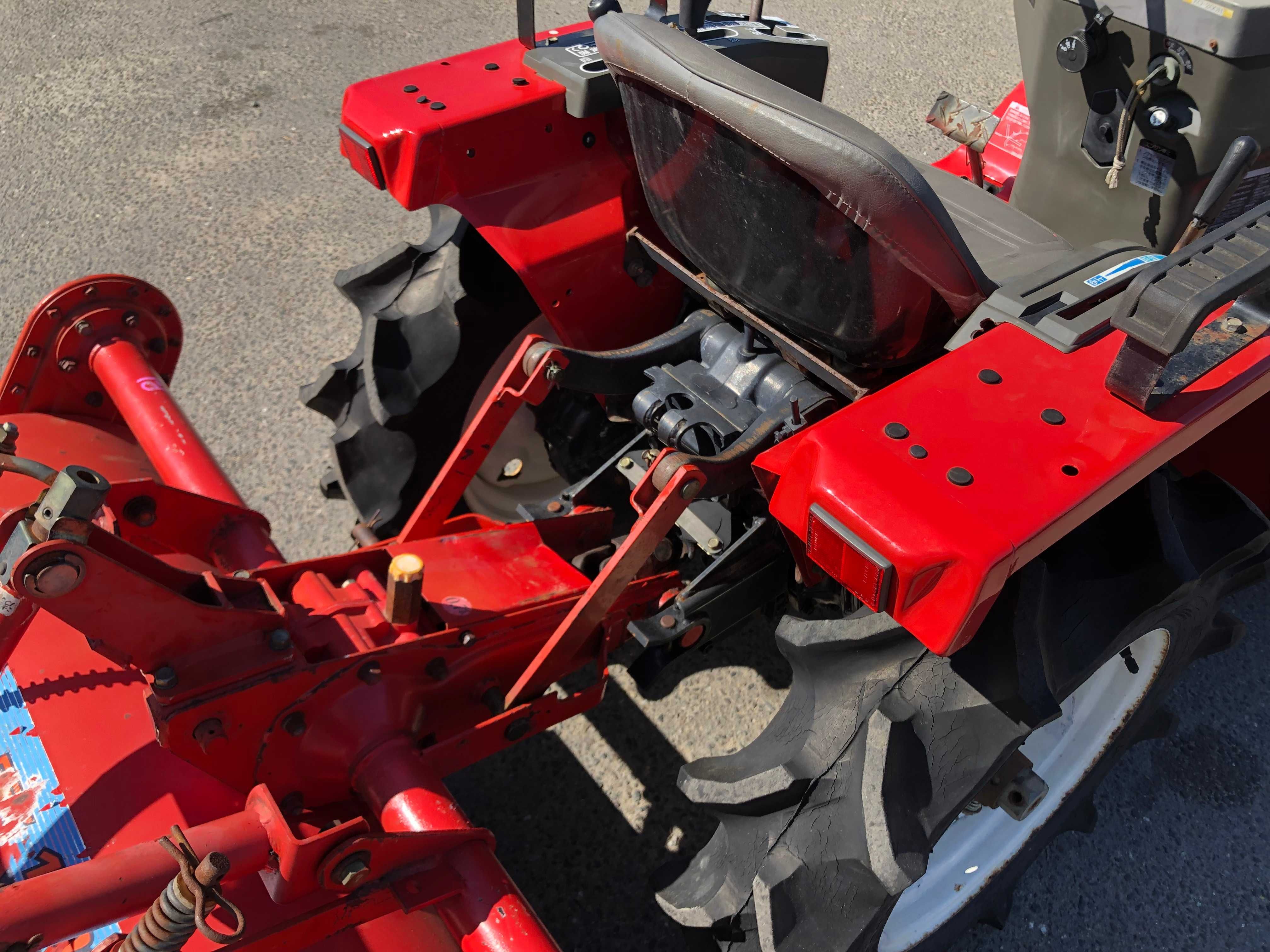 Traktorek Yanmar Ke2 z glebogryzarką 12KM 4x4