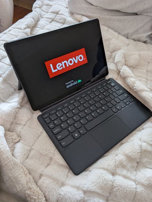 Tablet Lenovo Tab P11, klawiatura, etui magnetyczne, podstawka.