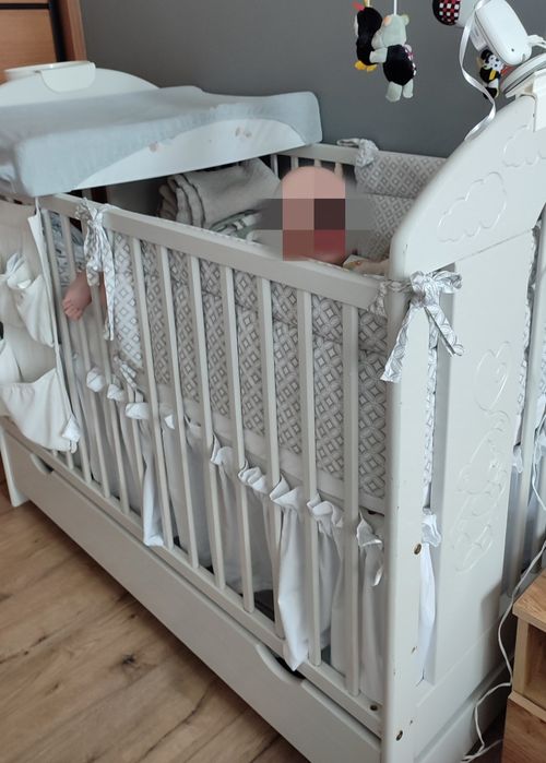 Sprzedam łóżeczko ze szczebelkami 120x60 KOMPLET