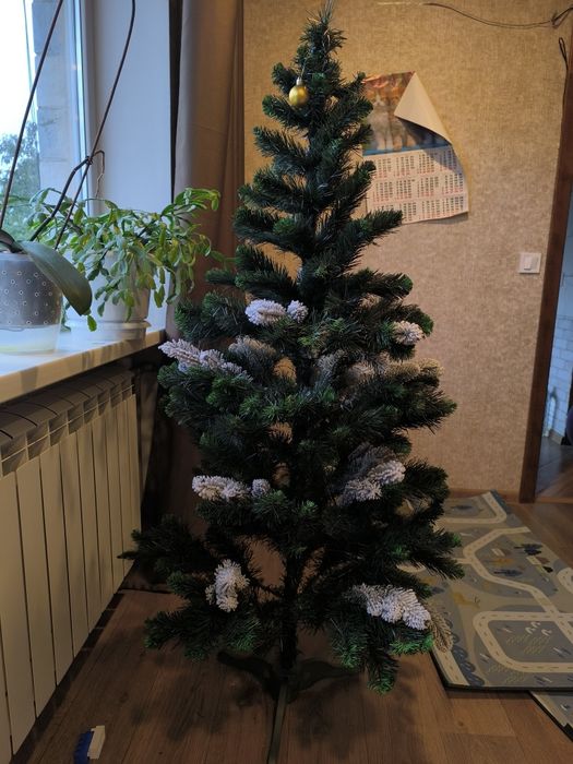 Ялинка новорічна