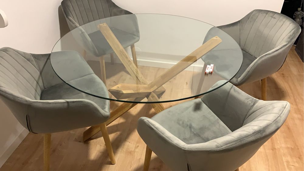 Mesa de jantar + 4 cadeiras
