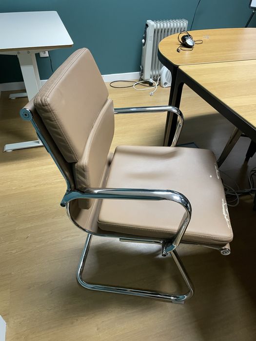 Cadeiras bege tipo pele