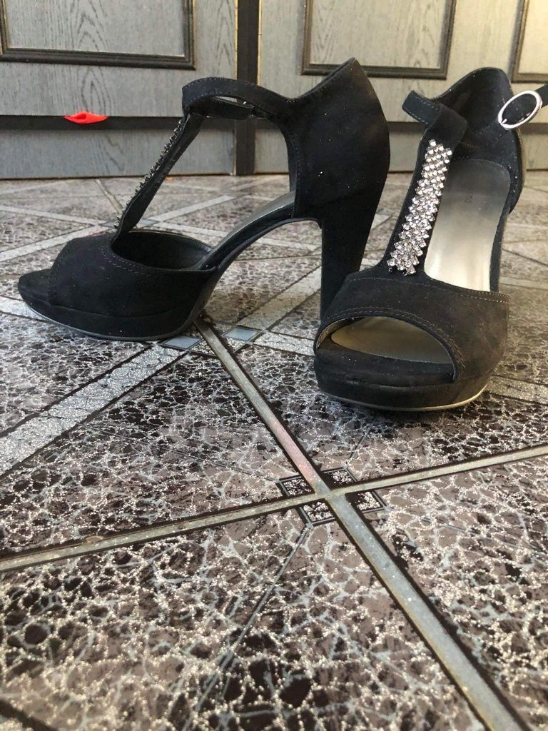 Eleganckie buty na obcasie