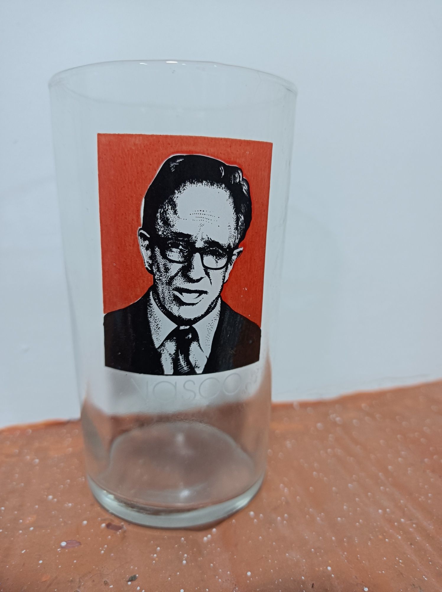 Copo Antigo de Vasco Gonçalves * Membro do Partido Comunista Português