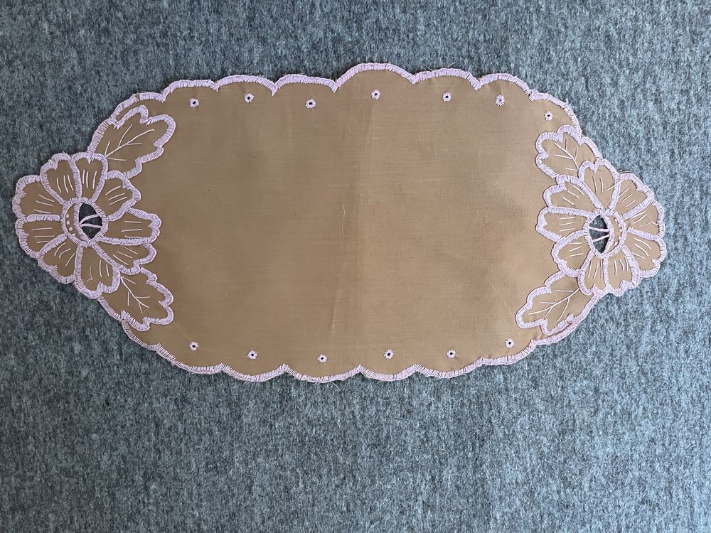 Serwetka ręcznie wyszywane kwiatki ruda 22x46cm