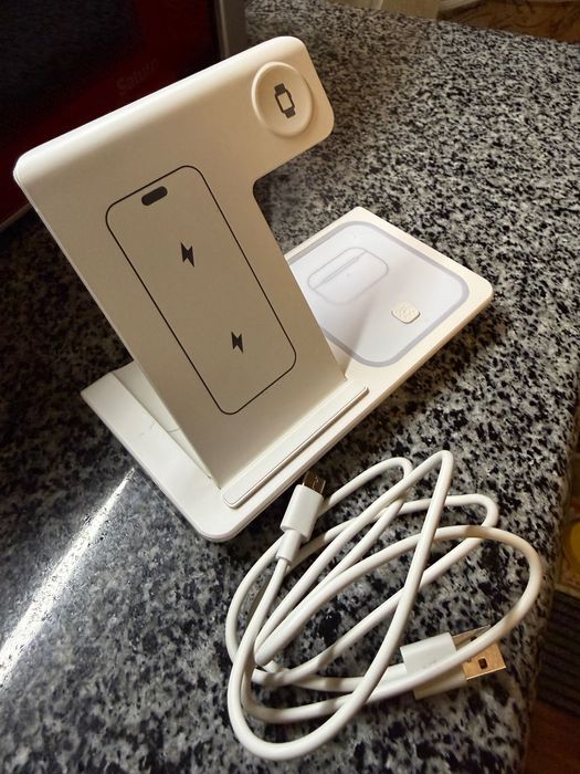 Бездротова зарядна станція 3 в 1