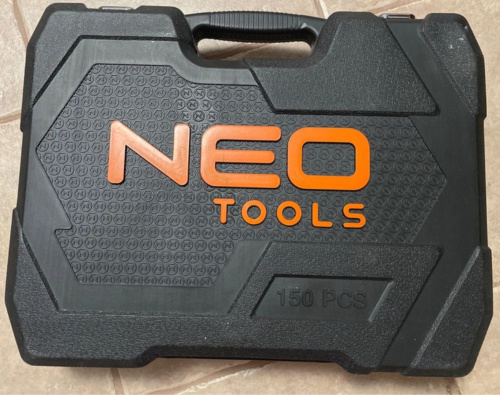 Zestaw kluczy 150el. 1/2", 1/4" NEO Tools 10-210