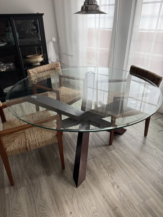 Mesa redonda em vidro