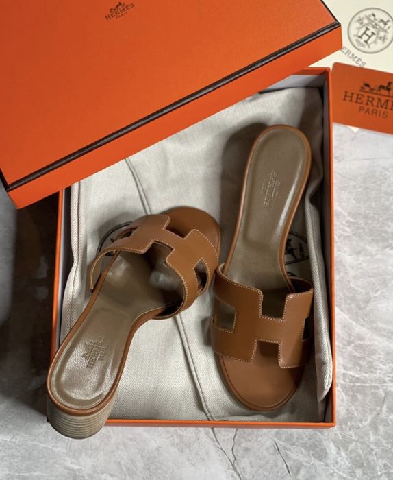 Hermes  oasis na obcasie