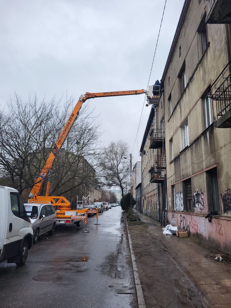 Usługi dzwigiem samojezdnym / żurawiem