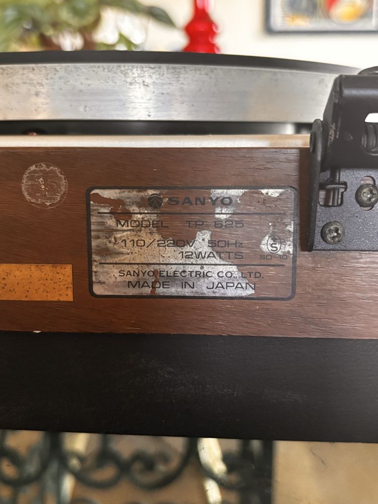 Gira-discos Sanyo TP 625