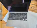 MacBook Air M2 2022 – 512 GB SSD, 8 GB RAM – NOWA MATRYCA + Ładowarka