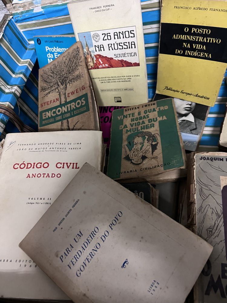 Livros vários com varios anos