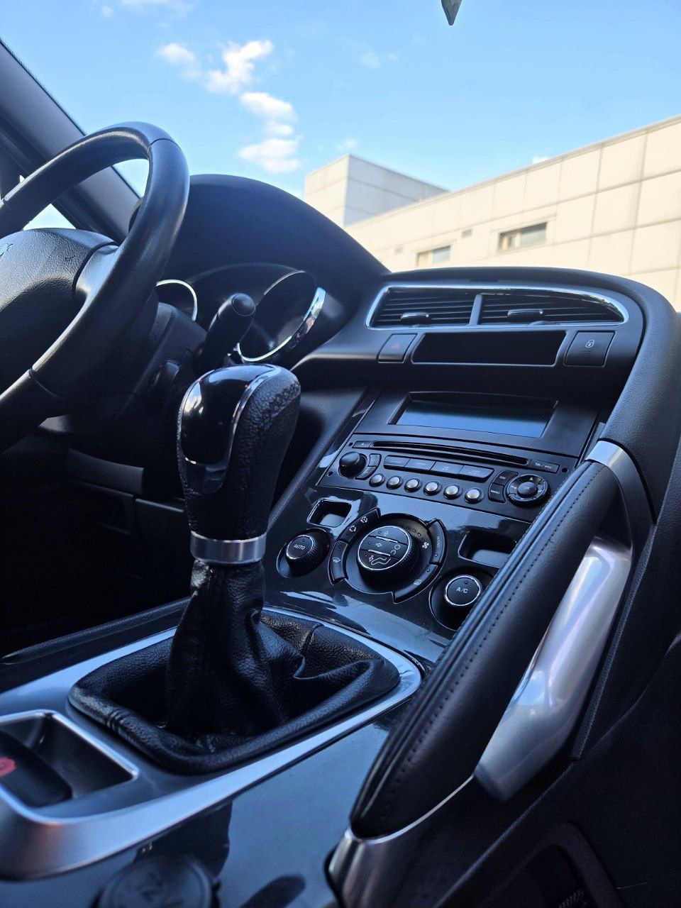 Продам Пежо 3008 1.6 MPI