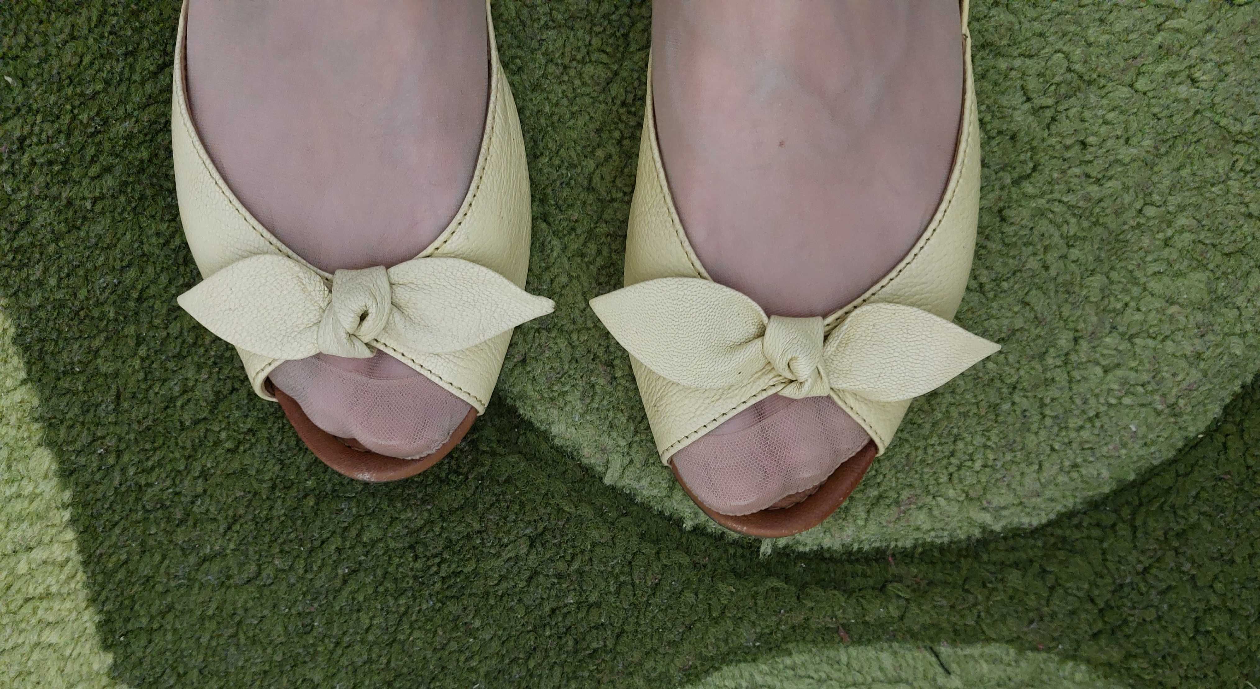 Продам жіночі сандалі/босоніжки на низькому