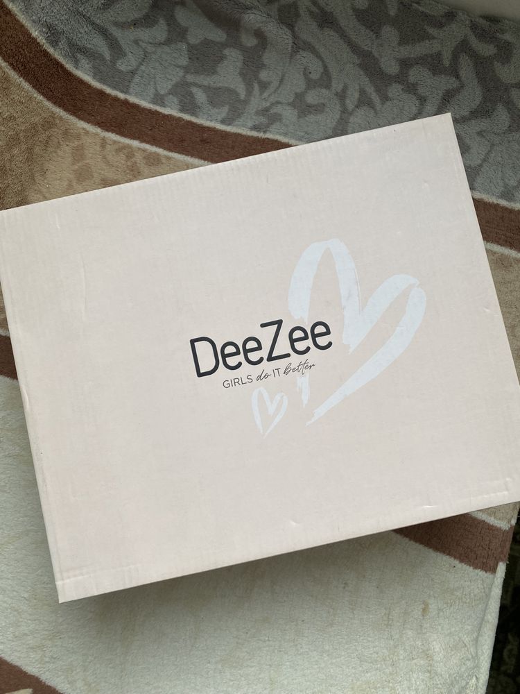 Продам закриті туфлі на підборах DeeZee