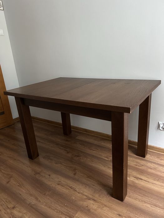 Stół rozkładany z krzesłami