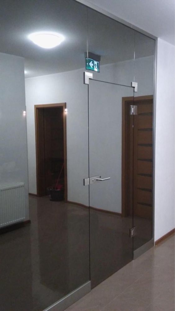 Drzwi szklane loft i ściany szklane