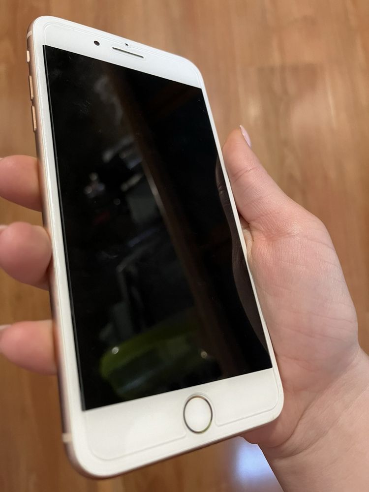 W pełni sprawny iPhone 8 Plus 64gb bez blokad, wylogowany i wyzerowany