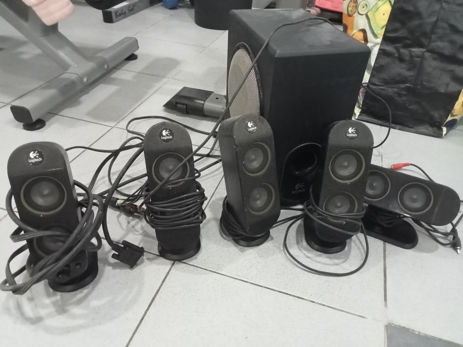 Colunas marca Logitech