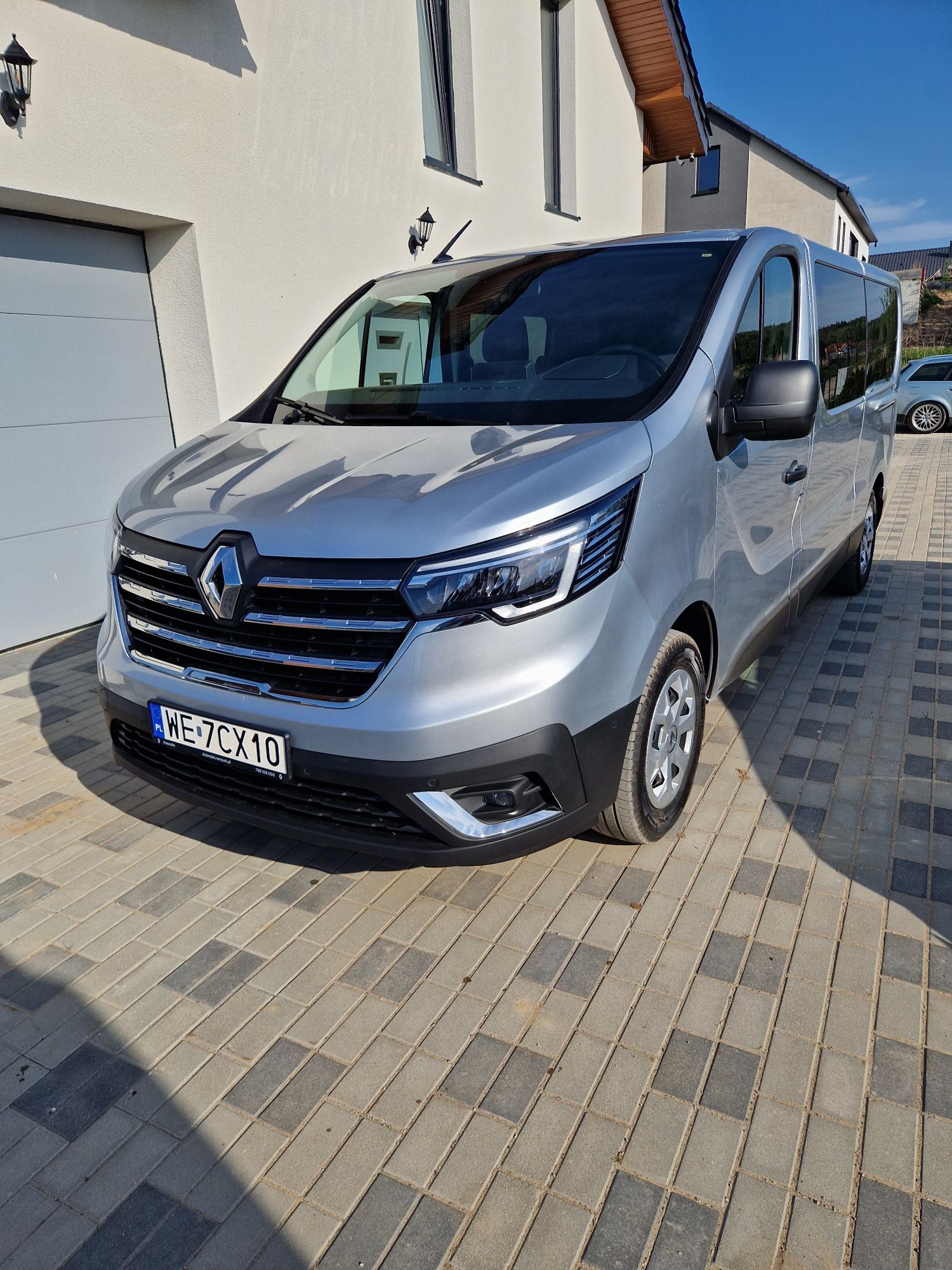 Wynajem busa wynajmę wypożyczalnia. Pojazdy użytkowe transport