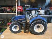 Bruder traktor New Holland
