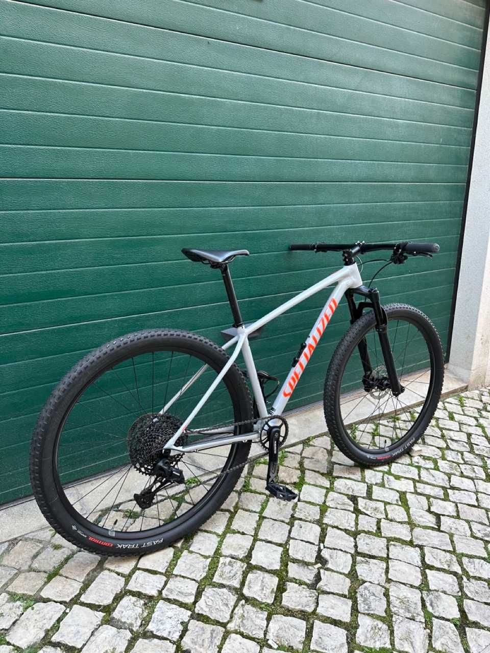 Specialized Chisel Comp Mountain Bike - Size Medium - 2020