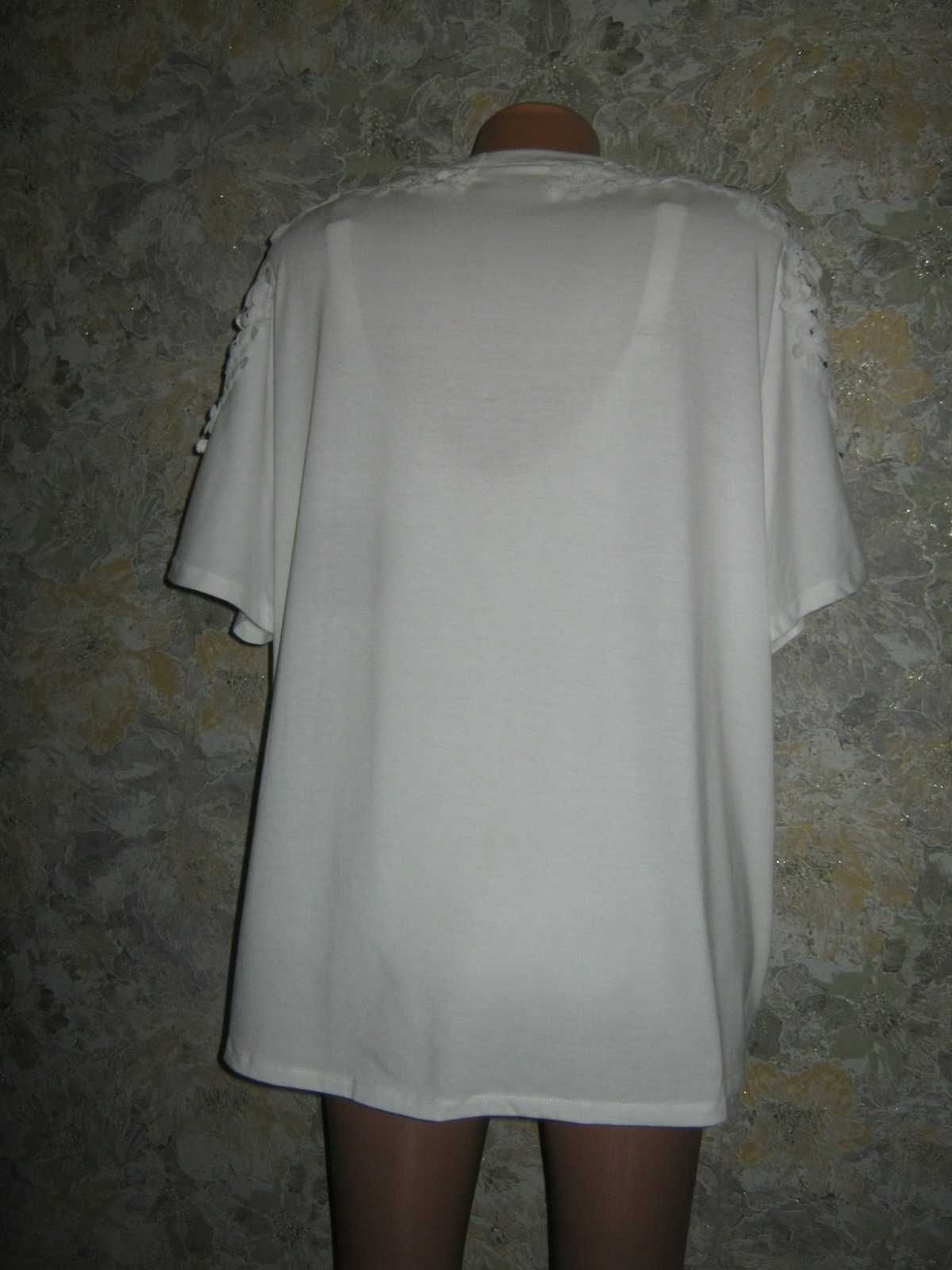(не ношенная) трикотажная блуза с  декором на плечах большой размер
