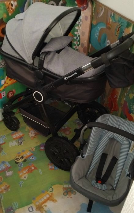 Продам детскую коляска Kinder Kraft 3 блока с автокреслом почти новая.