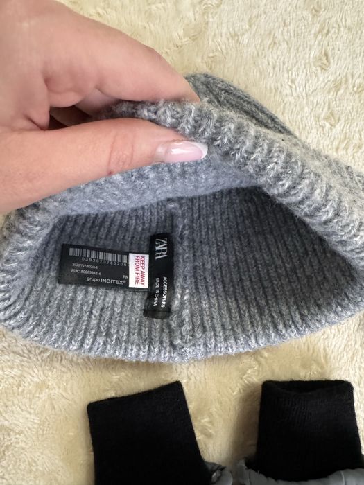 Шапка Zara 52,рукавички на 3-4,шарфик 2-3