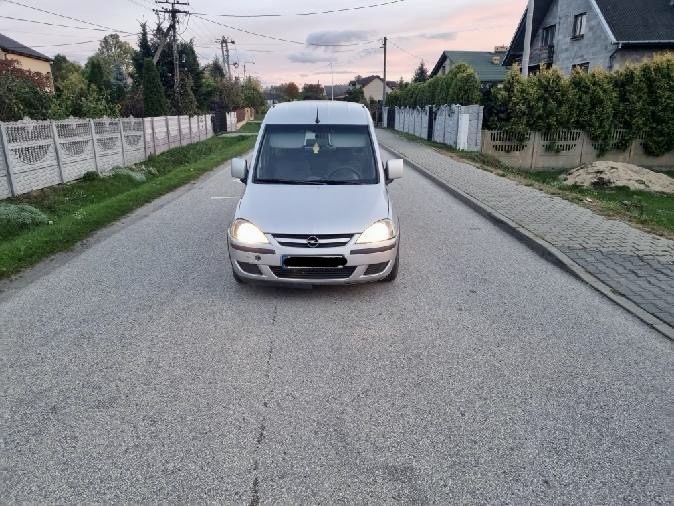 Opel combo 5osobowy