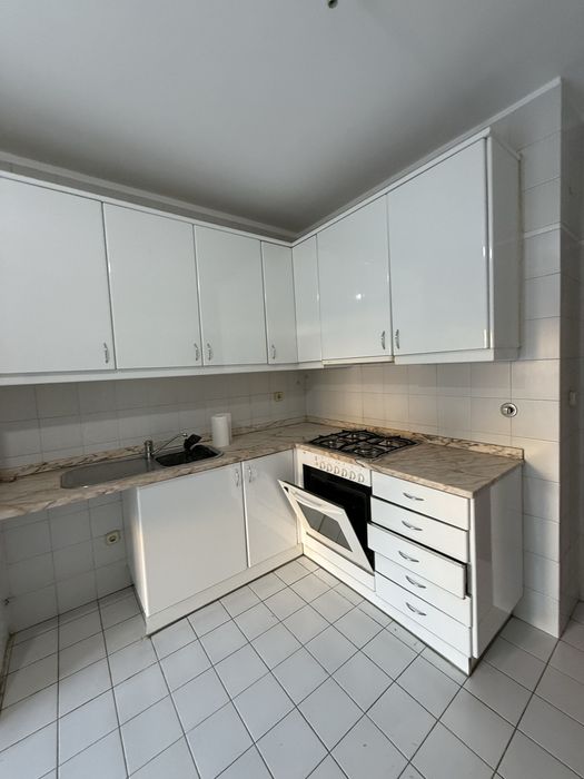 Ofereço cozinha a quem retirar