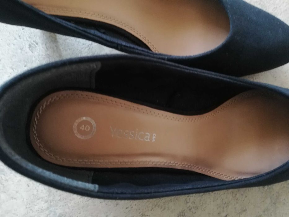Sapatos Camurça Pretos Yessica Nº 40 Salto de 6cm