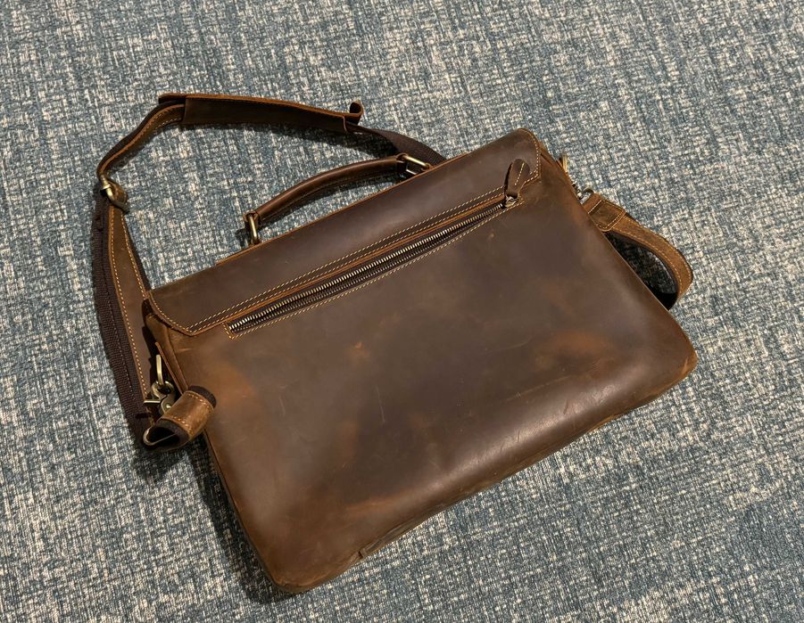 Mala/ Mochila Tira-colo em Couro