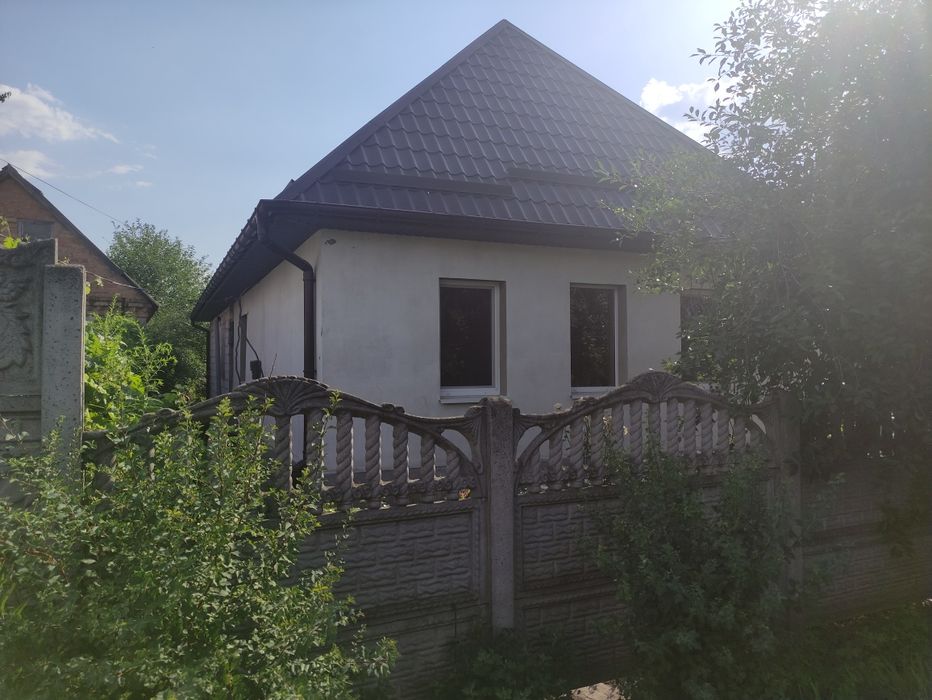 Продам гарний будинок в центрі Підгородного