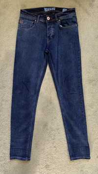 Продам темно-сині, класичні джинси. На 14-15 років