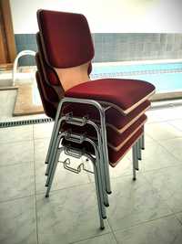 8 Cadeiras com distinto design